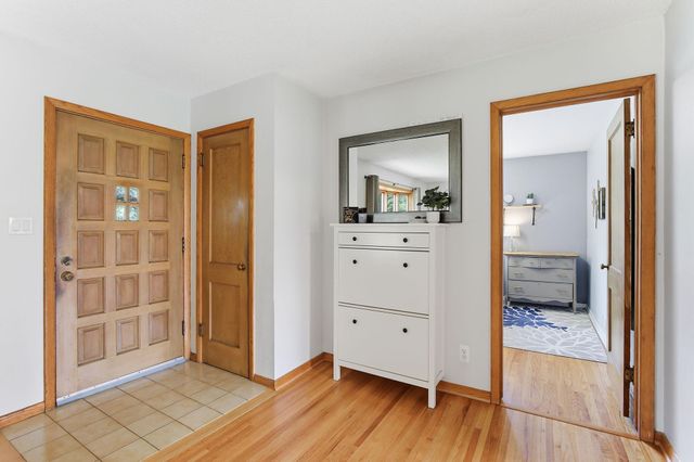 2968 Asbury Street, Roseville, MN 55113