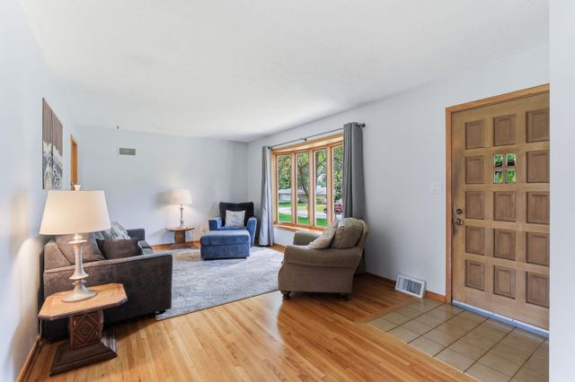 2968 Asbury Street, Roseville, MN 55113