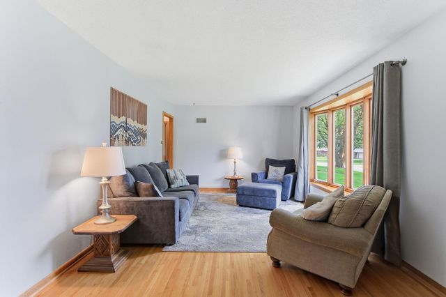 2968 Asbury Street, Roseville, MN 55113