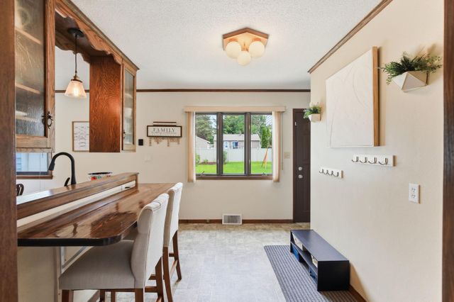 2968 Asbury Street, Roseville, MN 55113