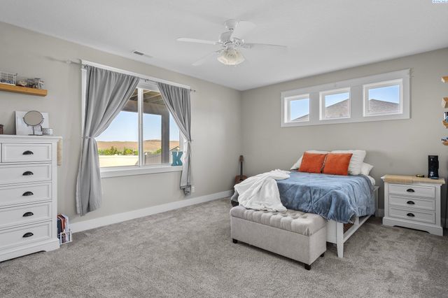 1430 Purple Sage St, Richland, WA 99352