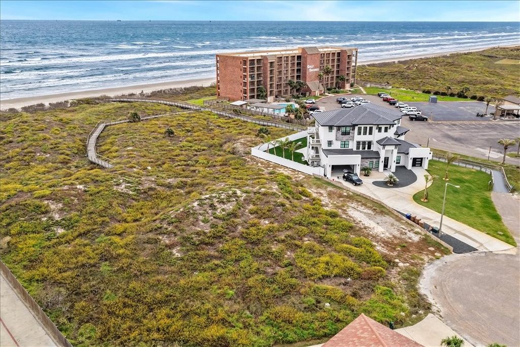 102 Mariners Dr, Port Aransas, TX 78373 — exterior