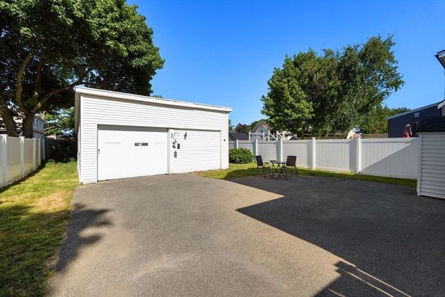 12 Johnson Ave, Peabody, MA 01960