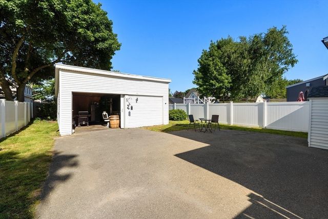 12 Johnson Ave, Peabody, MA 01960