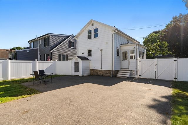 12 Johnson Ave, Peabody, MA 01960