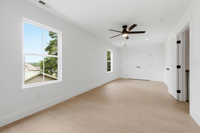 6821 Lakeshore Drive, Chattanooga, TN 37416