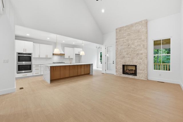 6821 Lakeshore Drive, Chattanooga, TN 37416