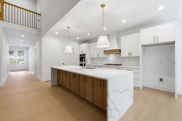 6821 Lakeshore Drive, Chattanooga, TN 37416