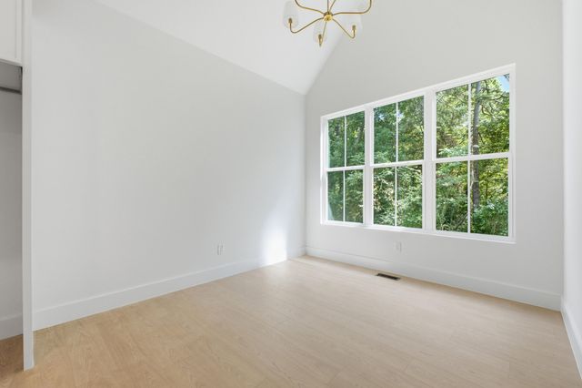 6821 Lakeshore Drive, Chattanooga, TN 37416