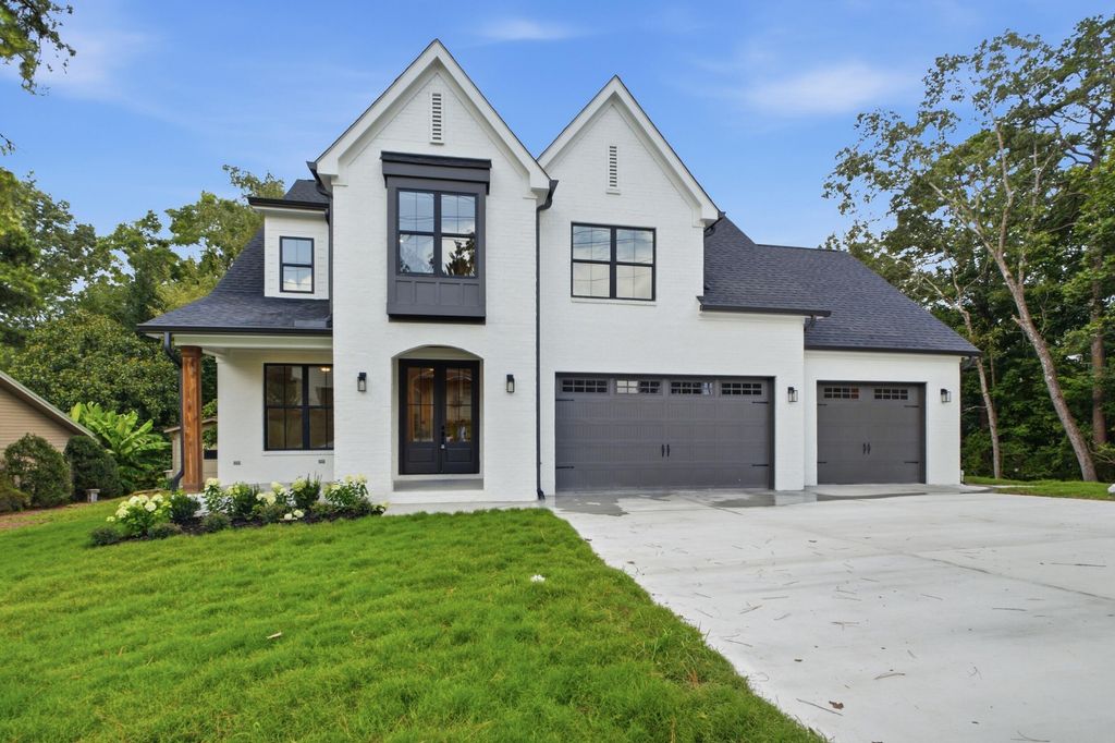 6821 Lakeshore Drive, Chattanooga, TN 37416