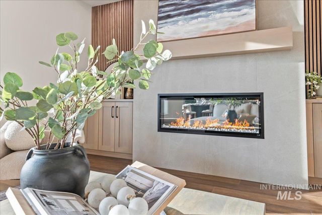 6880 E Chicken Hawk Loop, Nampa, ID 83686