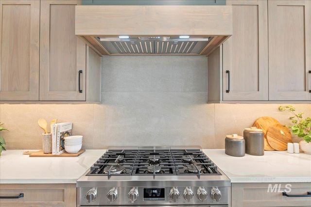 6880 E Chicken Hawk Loop, Nampa, ID 83686