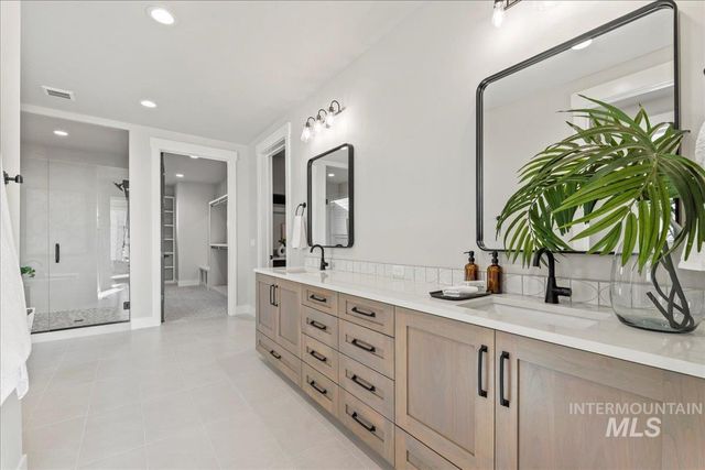 6880 E Chicken Hawk Loop, Nampa, ID 83686