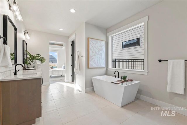 6880 E Chicken Hawk Loop, Nampa, ID 83686