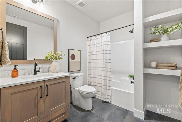 6880 E Chicken Hawk Loop, Nampa, ID 83686