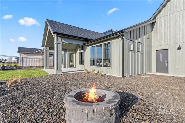 6880 E Chicken Hawk Loop, Nampa, ID 83686