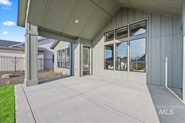 6880 E Chicken Hawk Loop, Nampa, ID 83686