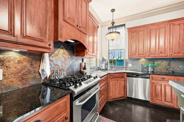 10142 Old World Dr, Baton Rouge, LA 70817