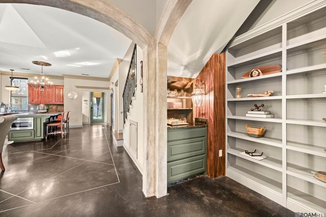 10142 Old World Dr, Baton Rouge, LA 70817