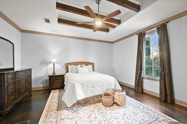 10142 Old World Dr, Baton Rouge, LA 70817