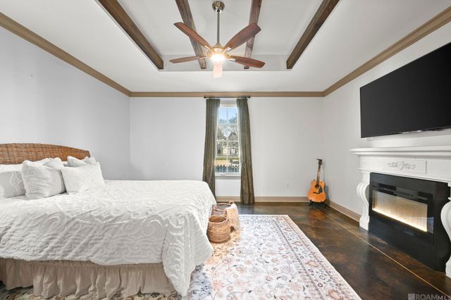 10142 Old World Dr, Baton Rouge, LA 70817