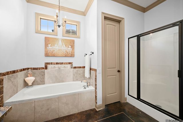 10142 Old World Dr, Baton Rouge, LA 70817