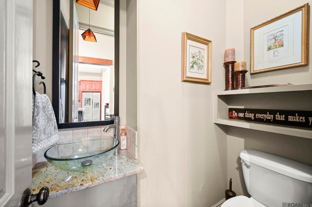 10142 Old World Dr, Baton Rouge, LA 70817