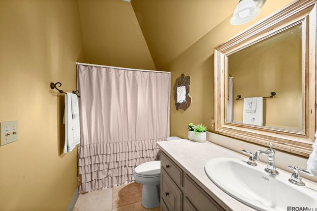 10142 Old World Dr, Baton Rouge, LA 70817