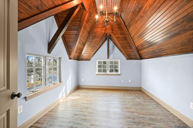 10142 Old World Dr, Baton Rouge, LA 70817