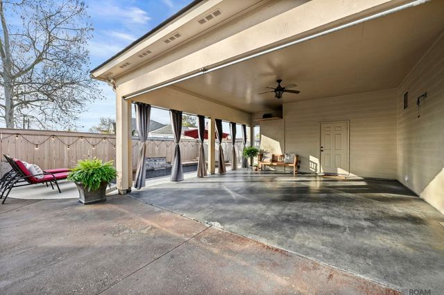 10142 Old World Dr, Baton Rouge, LA 70817