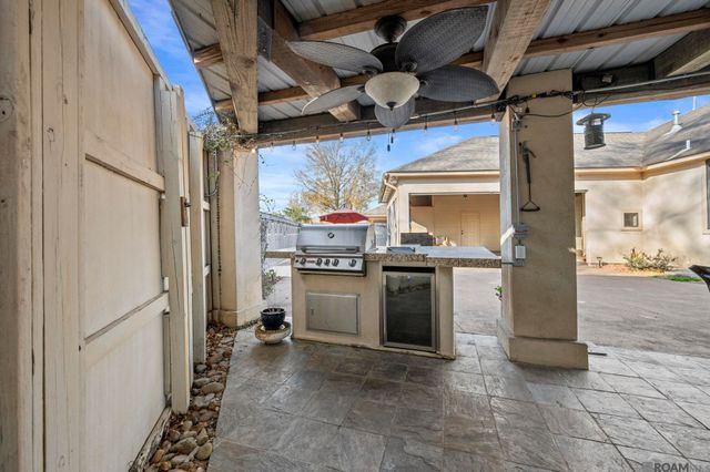 10142 Old World Dr, Baton Rouge, LA 70817