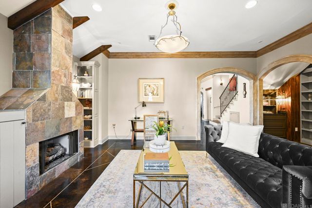 10142 Old World Dr, Baton Rouge, LA 70817