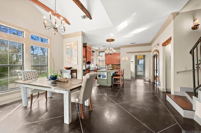 10142 Old World Dr, Baton Rouge, LA 70817