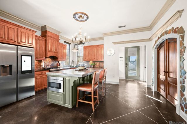 10142 Old World Dr, Baton Rouge, LA 70817