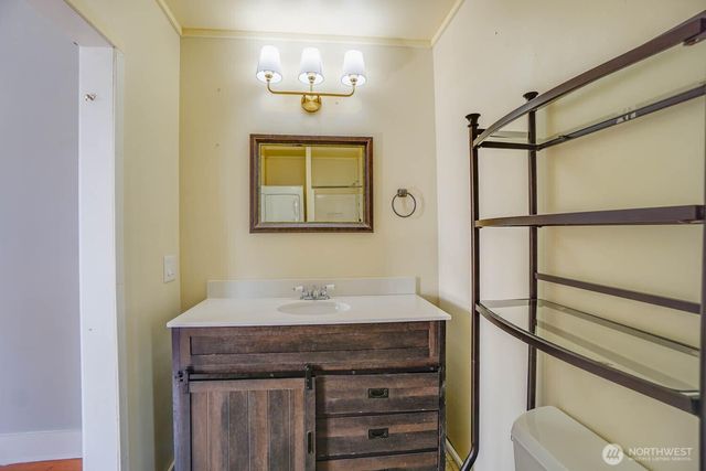 99 Main Street, Cathlamet, WA 98612