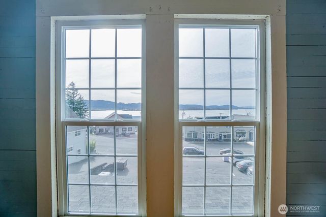 99 Main Street, Cathlamet, WA 98612