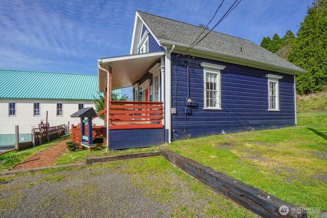 99 Main Street, Cathlamet, WA 98612