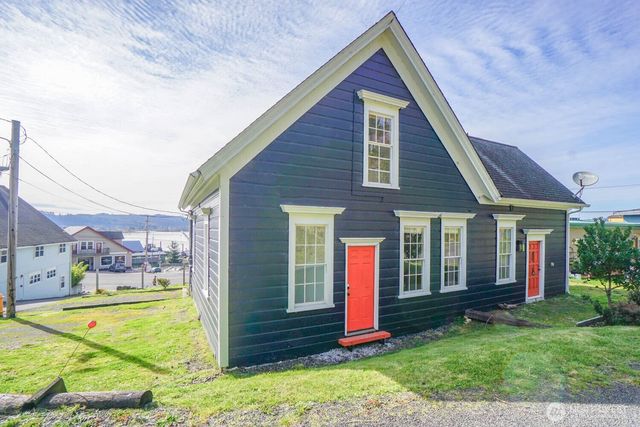 99 Main Street, Cathlamet, WA 98612