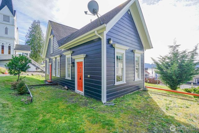 99 Main Street, Cathlamet, WA 98612