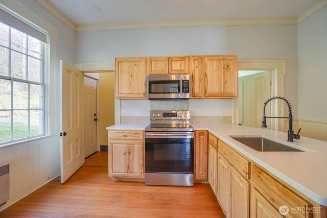 99 Main Street, Cathlamet, WA 98612