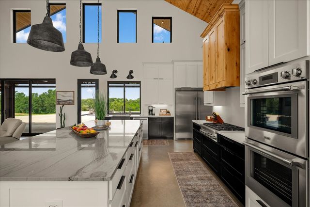645 County Road 4021, Savoy, TX 75479