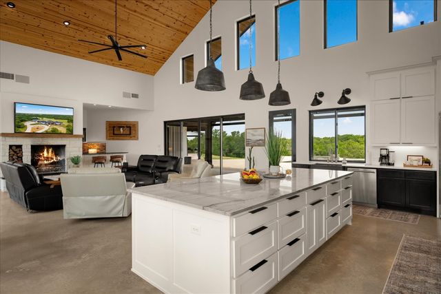 645 County Road 4021, Savoy, TX 75479