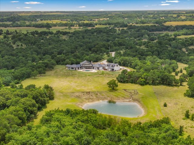 645 County Road 4021, Savoy, TX 75479