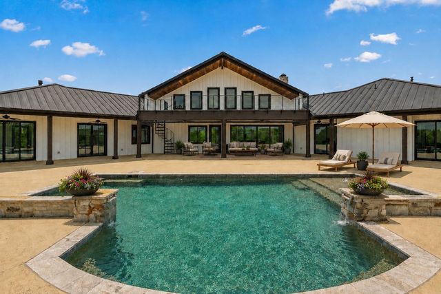 645 County Road 4021, Savoy, TX 75479