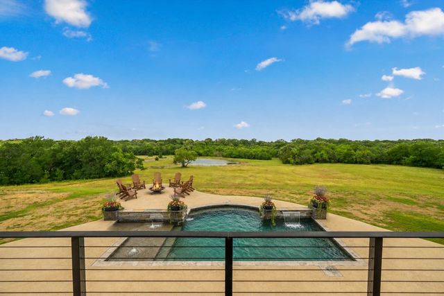 645 County Road 4021, Savoy, TX 75479