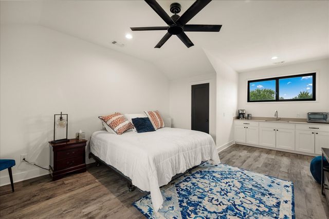 645 County Road 4021, Savoy, TX 75479