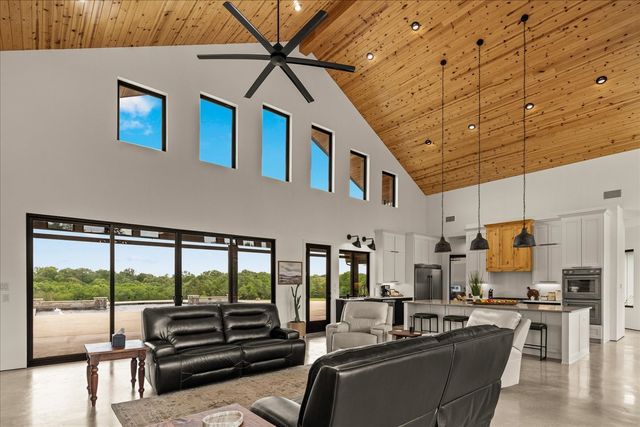 645 County Road 4021, Savoy, TX 75479