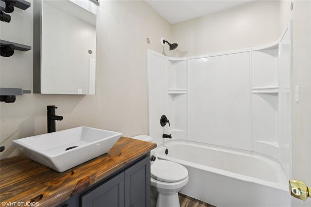 7340 Southview Drive, Des Moines, IA 50315
