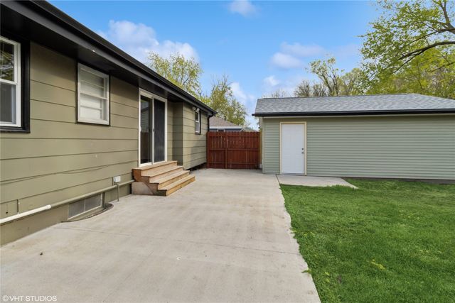 7340 Southview Drive, Des Moines, IA 50315