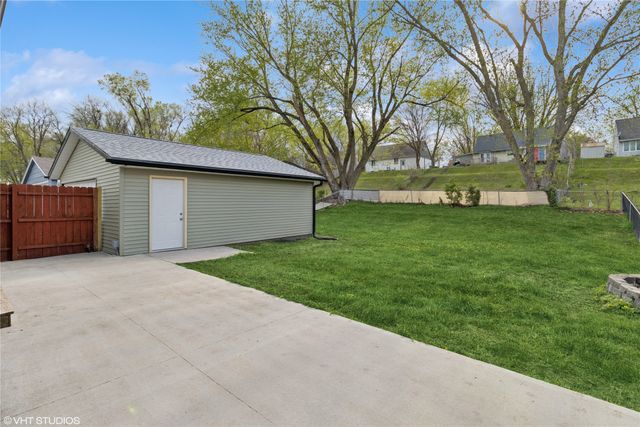 7340 Southview Drive, Des Moines, IA 50315